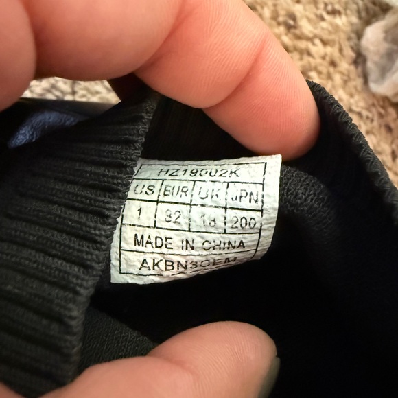 Dream Pairs Kids Black Soccer Sneakers - Picture 4 of 4